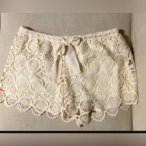 Winter White lace shorts by Soulmates, Size Large